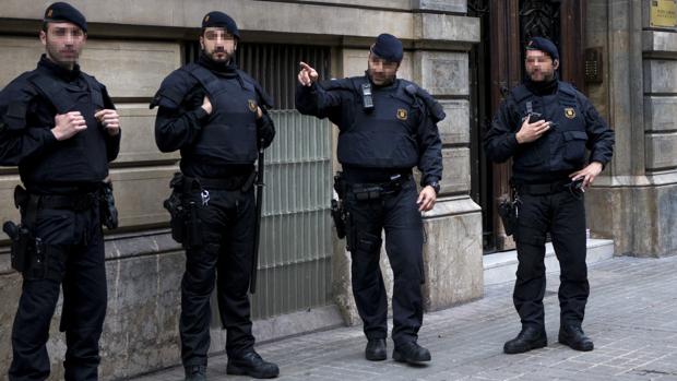 La Guardia Civil confirma que el Govern de Puigdemont no usó Òmnium para sufragar el 1-O