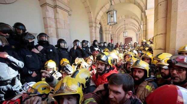 Los bomberos ya no son «suyos»