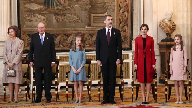 Don Juan Carlos, Don Felipe y la Princesa, unidos por la Constitución