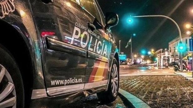 Tiran a la casera de su piso de un coche en marcha tras robarle 1.100 euros