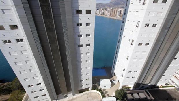 Un conflicto vecinal, origen del derribo de los dos rascacielos en Benidorm