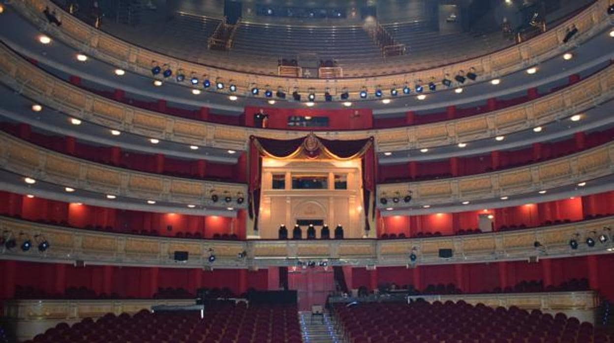 Patio de butacas visto desde el escenario del Teatro Real
