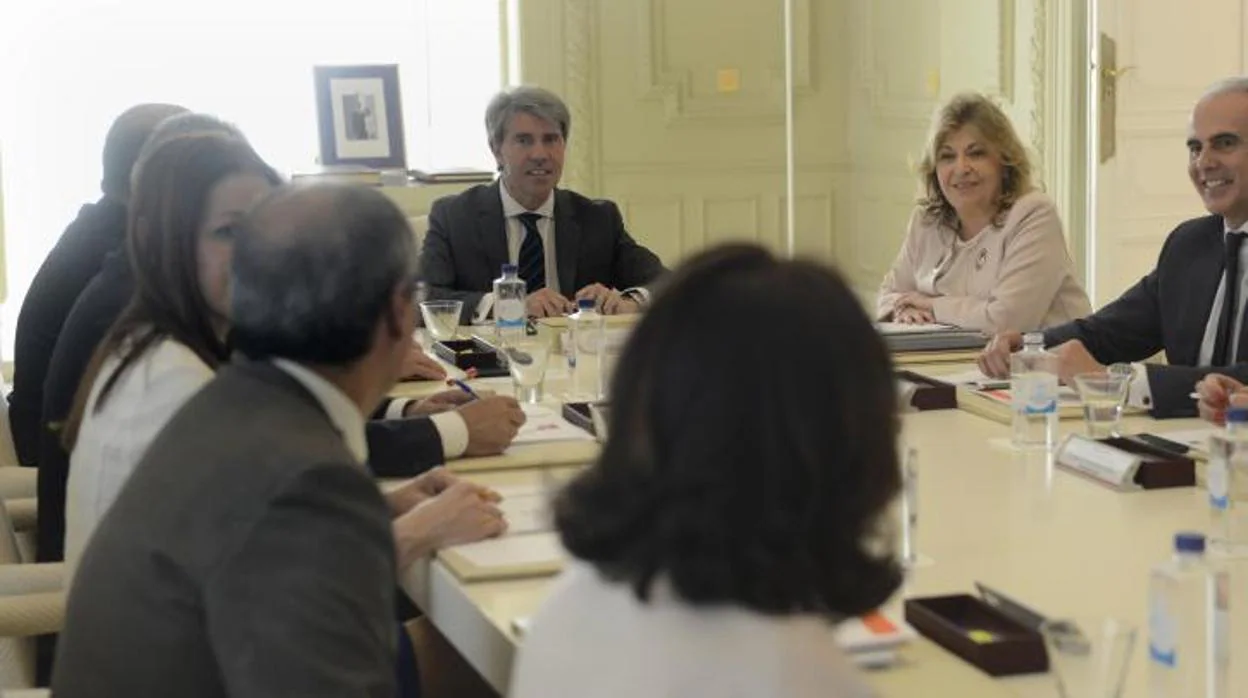 Ángel Garrido y Engracia Hidalgo, en la reunión de Consejo de Gobierno