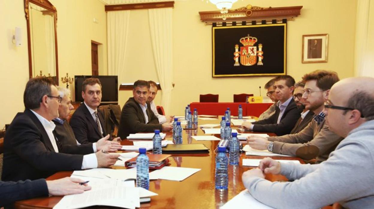 El delegado del Gobierno, Manuel González Ramos, presidió ayer la reunión con los municipios