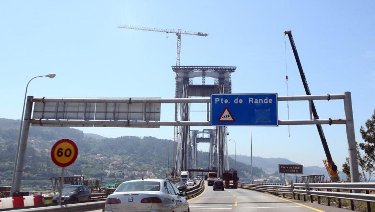 El puente de Rande de la autopista AP-9 durante las obras de ampliación