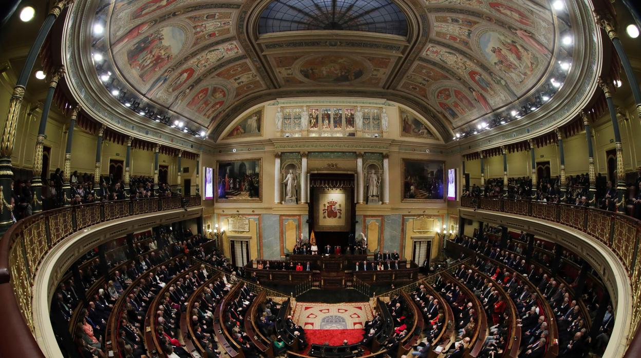 Imagen, con gran angular, del Congreso de los Diputados, ayer en el 40 aniversario de la Constitución