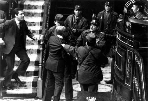 Adolfo Suárez en el momento del golpe de Estado del 23-F en el Congreso