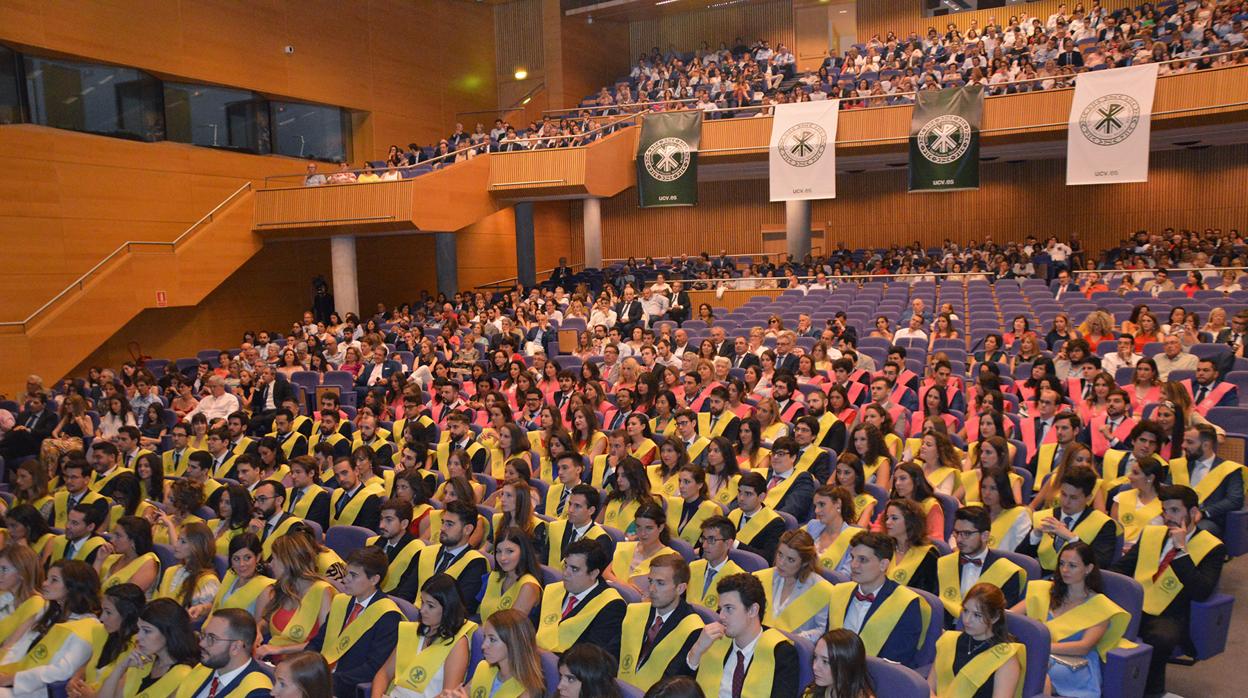 Imagen de la ceremonia de graduación de la UCV en 2018