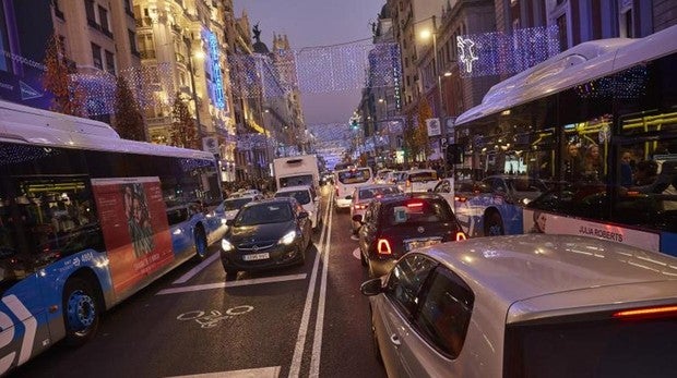 La Policía Municipal denuncia un recorte del 40% de efectivos en el puente de la Constitución