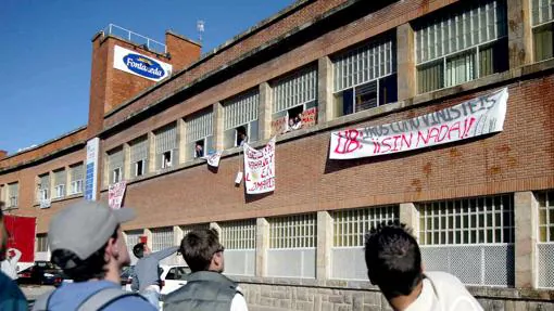 Pancartas contra el cierre de Fontaneda en Aguilar de Campoo (Palencia)
