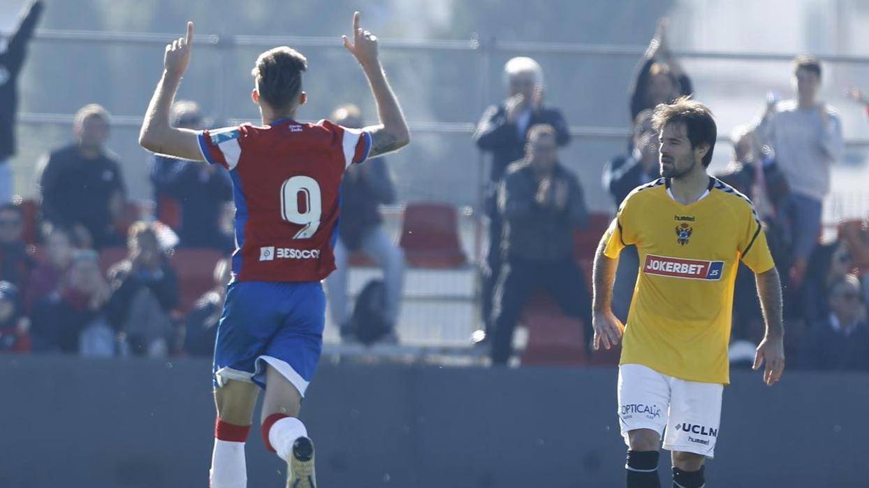 Nacho Buil celebra el cuarto gol de su equipo