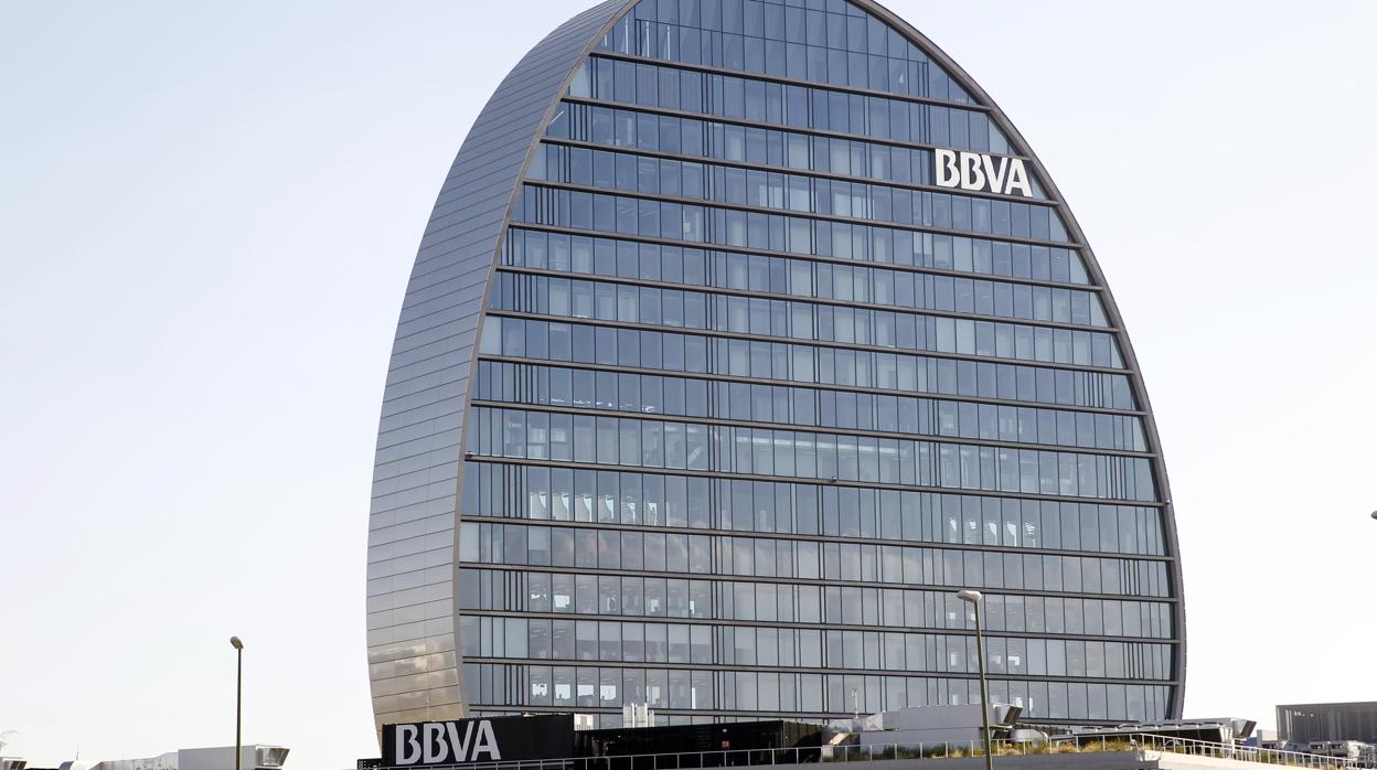 Imagen de La Vela desde una de las calles de la ciudad BBVA