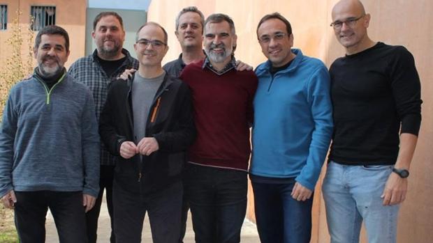 Los dirigentes independentistas en «huelga de hambre» dicen adelgazar medio kilo al día