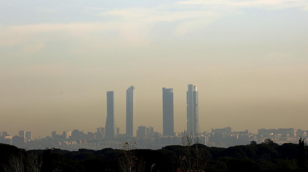 Nube de contaminación en el cielo de Madrid