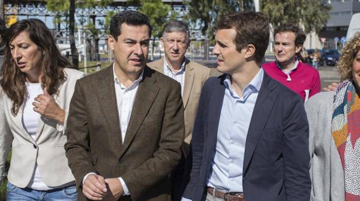 Juan Manuel Moreno y Pablo Casado, en Huelva, antes de las elecciones andaluzas