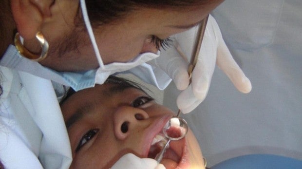 Visitar al dentista en Madrid será gratis hasta los 17 años