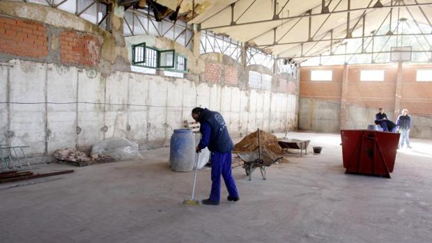 Arreglarán la cubierta del gimnasio de San Lázaro por 120.000 euros