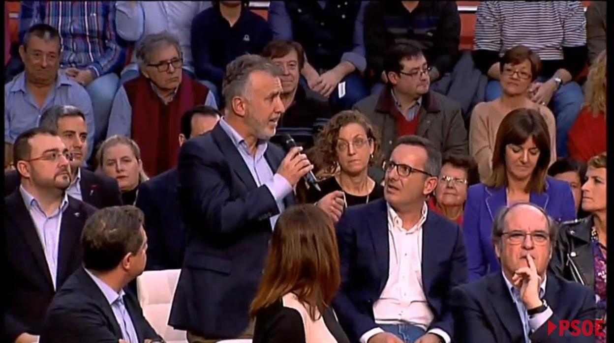 Ángel Víctor Torres interviene en un acto el PSOE