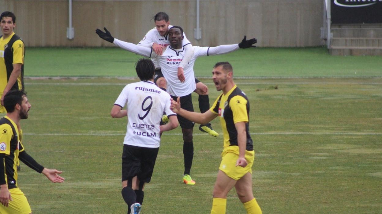 Adhibe celebra el empate a uno ante el Hércules, logrado en el minuto 65