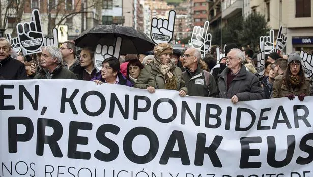 Proetarras «invitan» a los bares de Bilbao a donar dinero por los derechos de los presos