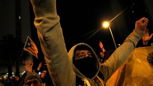 Activistas de los CDR y Arran cortan la Diagonal hora y media y se emplazan para mañana