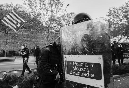 El fotoperiodista Álvaro Ybarra, testigo en la calle del 21-D en Barcelona