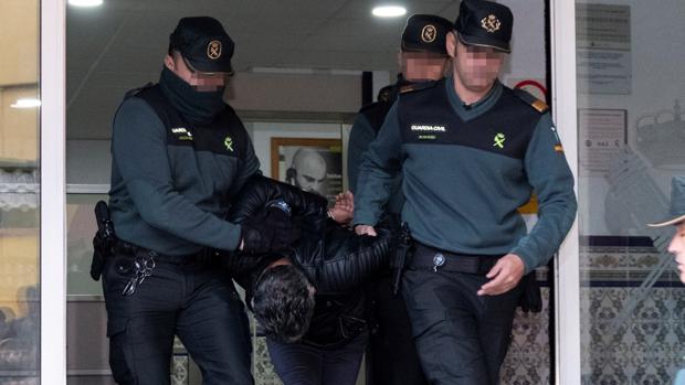 Bernardo Montoya, asesino confeso de Laura Luelmo, a su salida de la Comandancia de la Guardia Civil