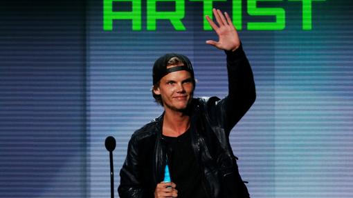 Avicii recoge un premio en los American Music Award en 2013