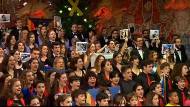 El independentismo catalán vuelve a utilizar niños con «esteladas» en el tradicional concierto de San Esteban