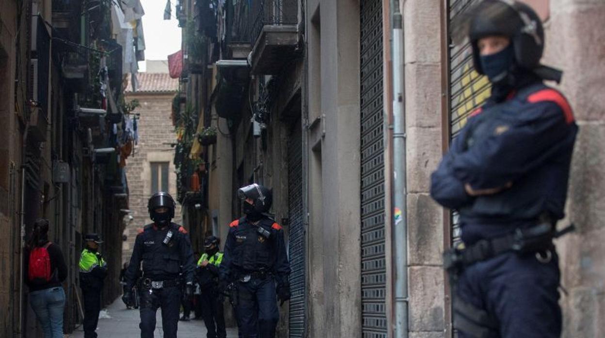 Despliegue policial de los Mossos en el centro de Barcelona