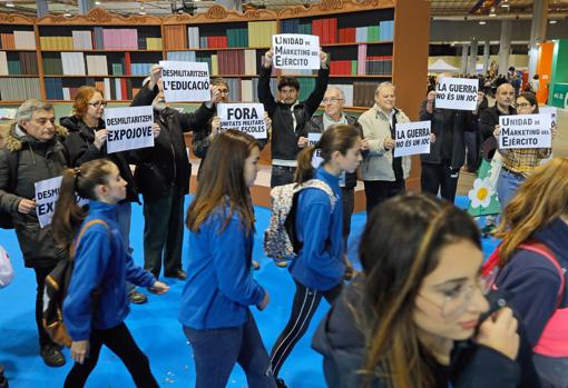 Imagen de la protesta antimilitartista en Expojove