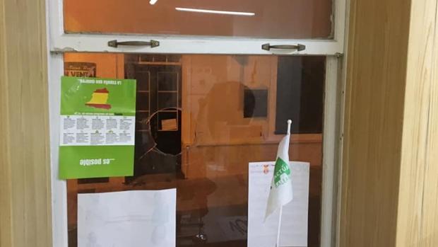 Denuncian un ataque con piedras en una de las sedes de Actúa-Vox en Menorca