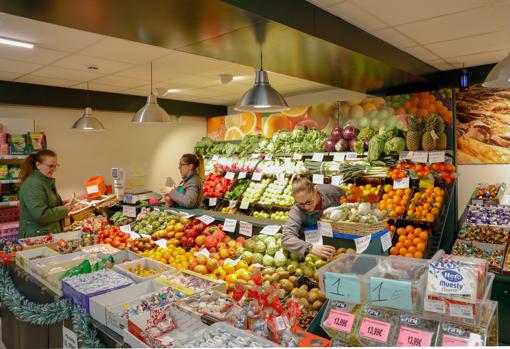 Frutería del supermercado La Salve, en el que el 85 por ciento de la plantilla está formada por mujeres