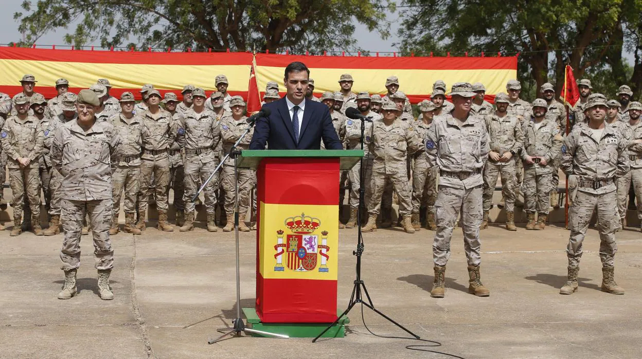 Sánchez viajó ayer a Malí para visitar al contingente militar desplegado en ese país de África Occidental
