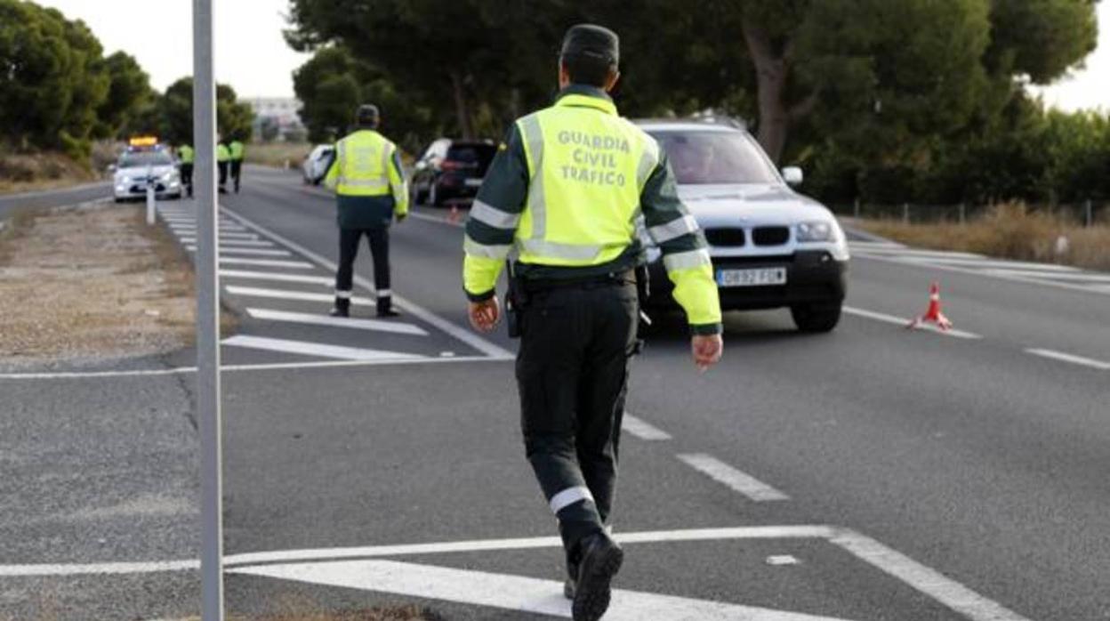 Imagen de un dispositivo especial de la Guardia Civil de Tráfico