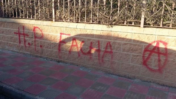 Aparecen pintadas contra una dirigente provincial del PP