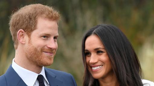 El príncipe Harry y Meghan Markle en el palacio de Kensington