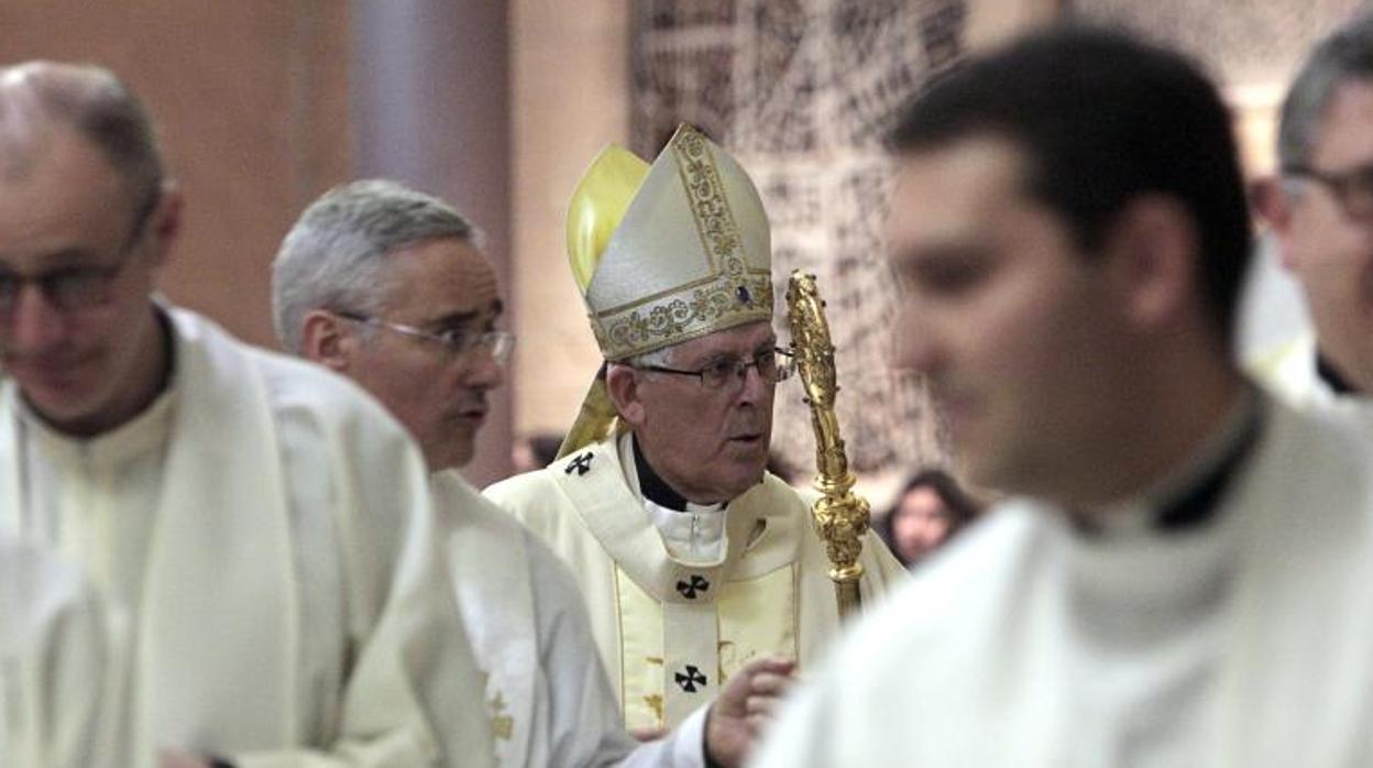 El arzobispo alerta de una política que «se desliza hacia los extremos»
