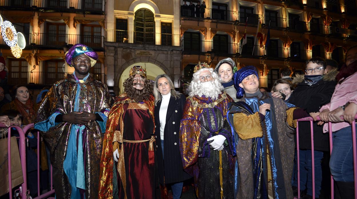 Los Reyes Magos, a su llegada en la plaza de Zocodover de Toledo, donde fueron recibidos por la alcaldesa