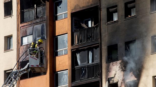 Críticas a los bomberos por un fuego en Badalona con tres muertos