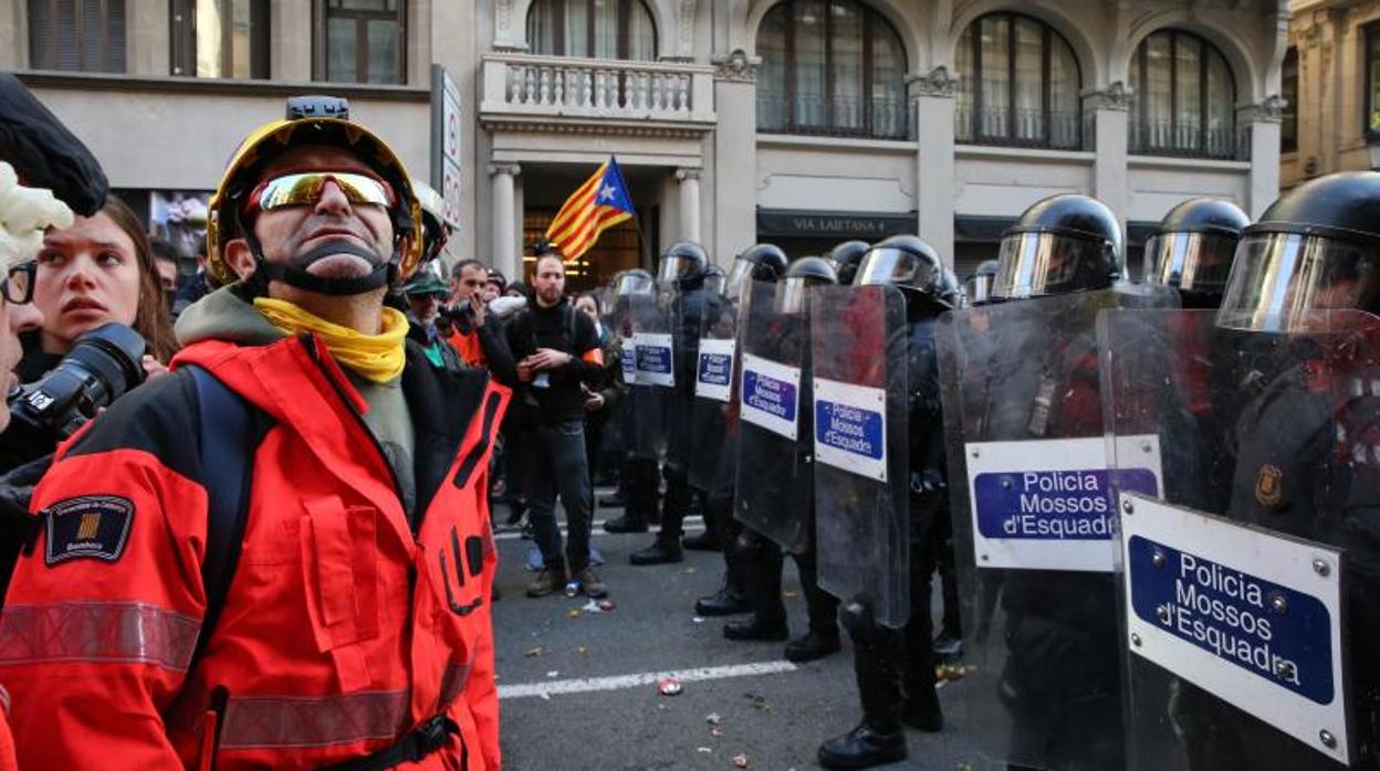 Mossos d'Esquadra en una manifestación el 21 de diciembre en Barcelona