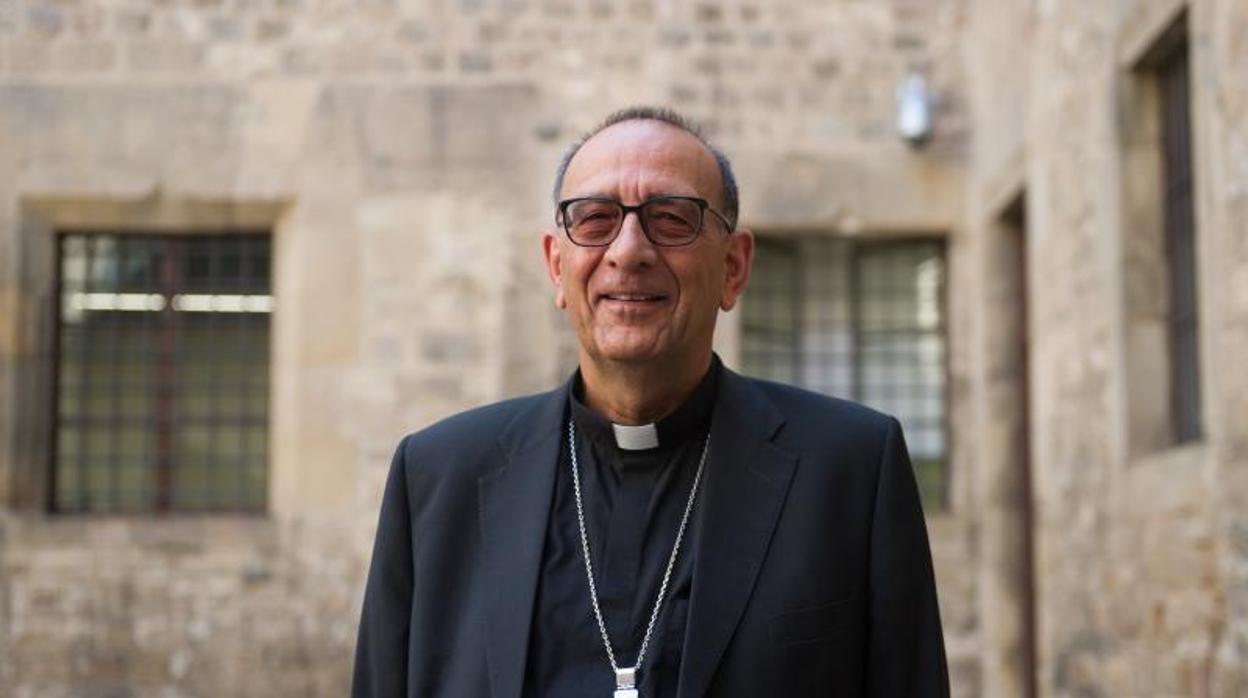 El cardenal Omella, fotografiado en el Arzobispado