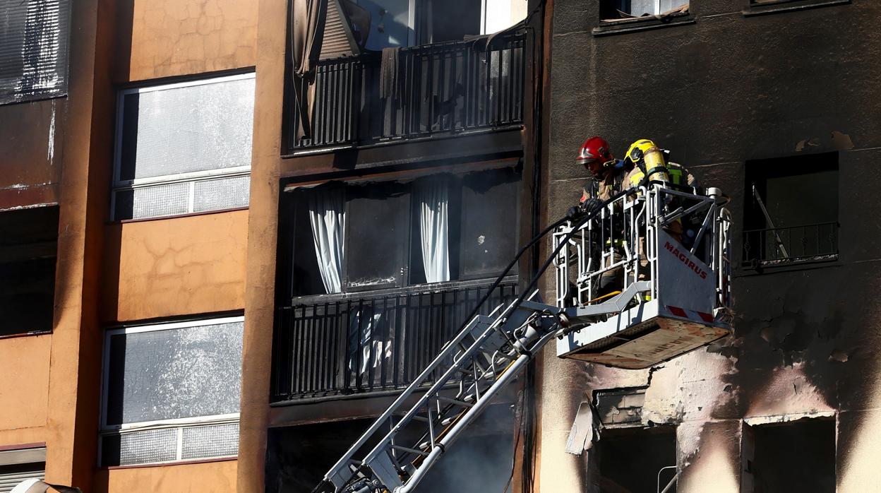 El fuego causó tres muertos y una quincena de heridos