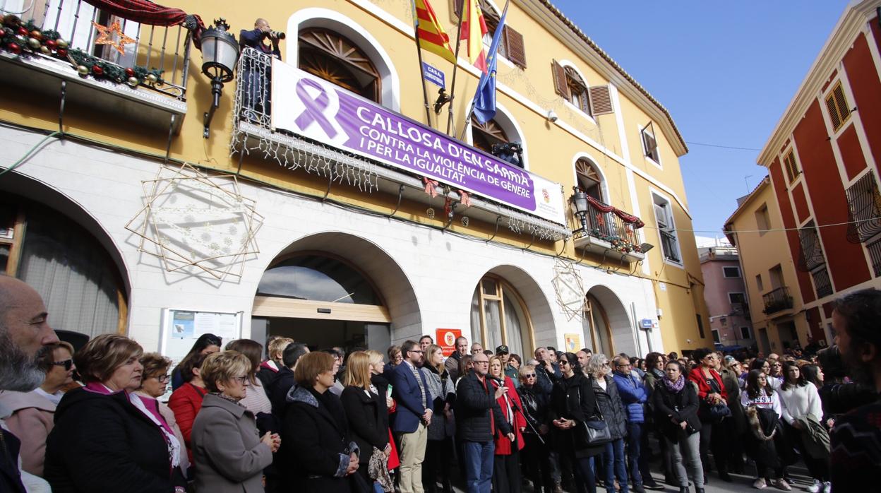 Imagen de la concentración en Callosa d'En Sarrià, este lunes