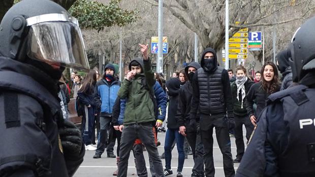 La Policía Foral entra en el palacio ocupado por los abertzales en Pamplona