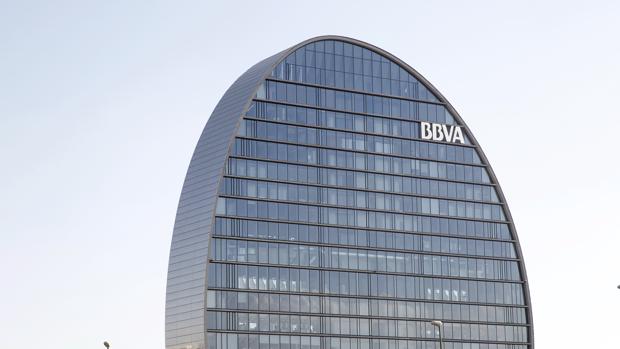 El portal Moncloa.com acusa a BBVA de pagar a Villarejo para espiar a su favor