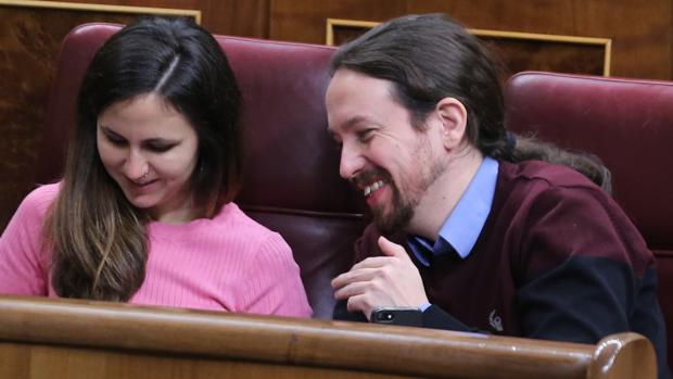 Iglesias alardea de las supuestas habilidades sexuales de los hombres feministas