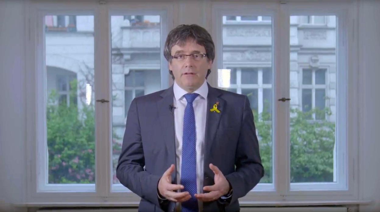El fugado expresidente de la Generalitat Carles Puigdemont, en el vídeo en el que nombró sucesor desde Berlín