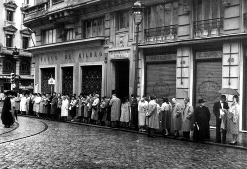 Esperando el autobús, en 1951