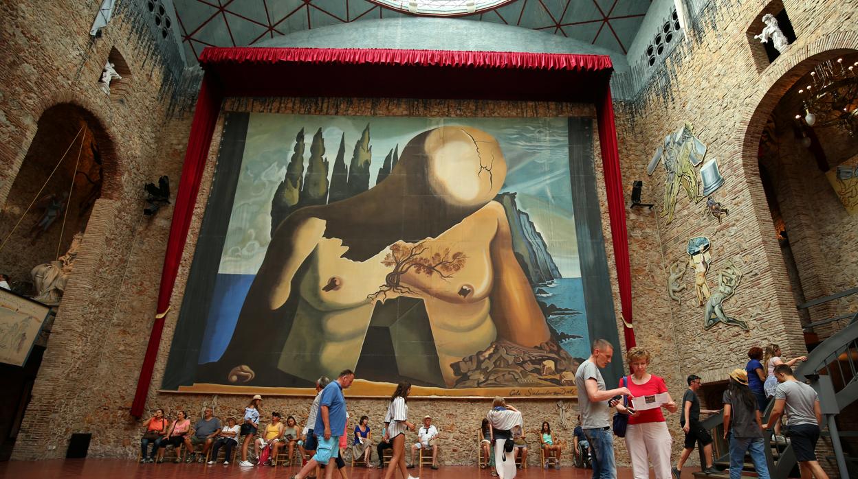 Vista de la sala central del Teatre-Museu Dalí de Figueres